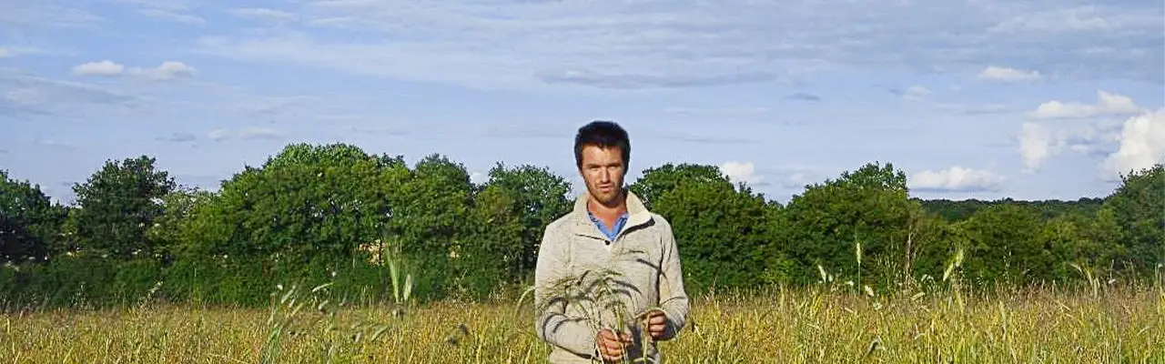 Photo d'illustration - Vincent Lefèvre dans son champ