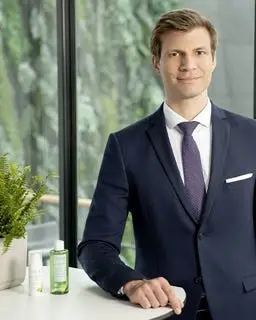 PHILLIP HAASE,  Directeur e-commerce, membre de la famille fondatrice de lavera